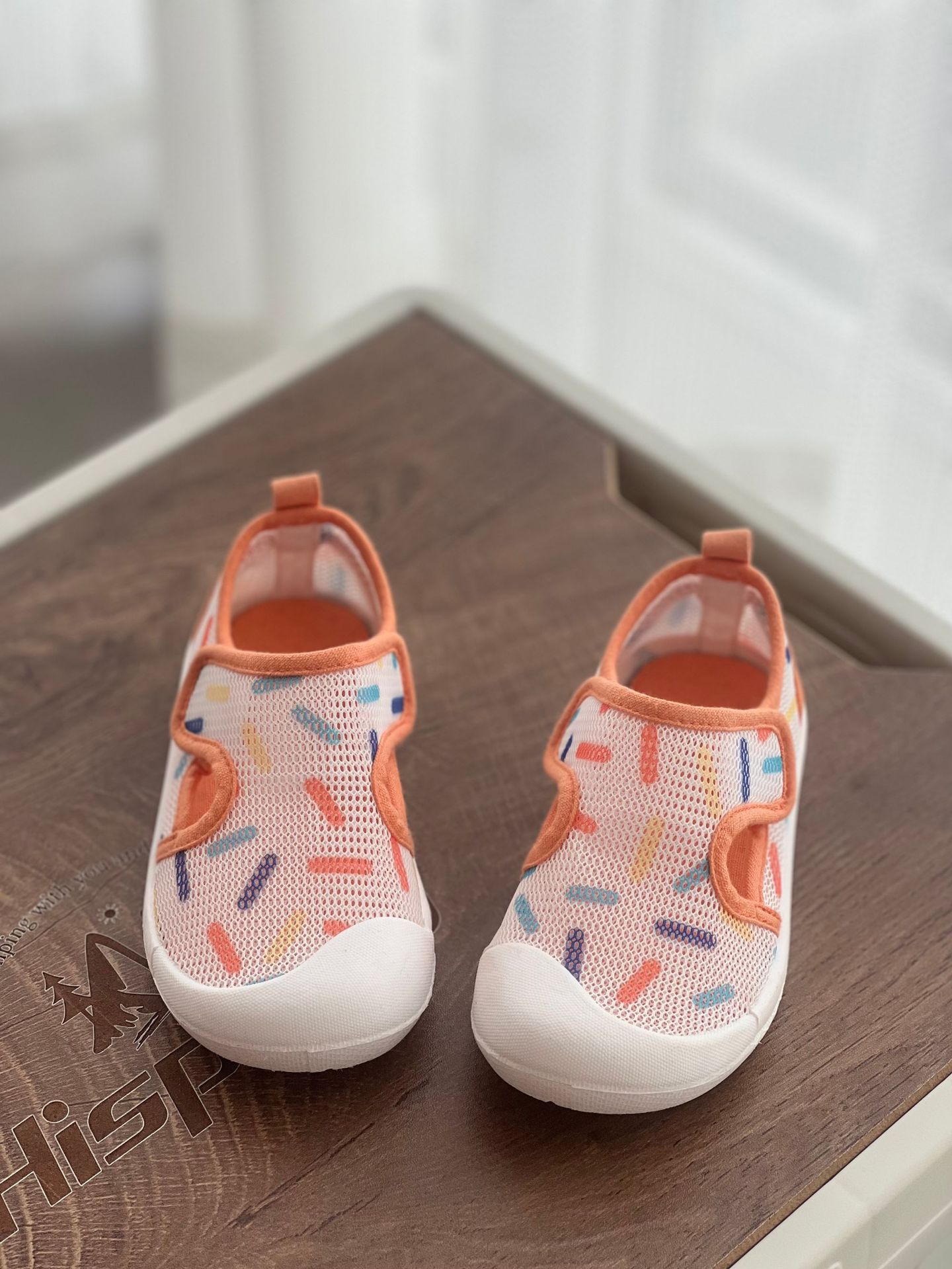 Kindergarten Indoor Shoes for Girls 2026 New Breathable Low-Top Soft-Soled Non-Slip Versatile Magic Tape White Shoes — 31