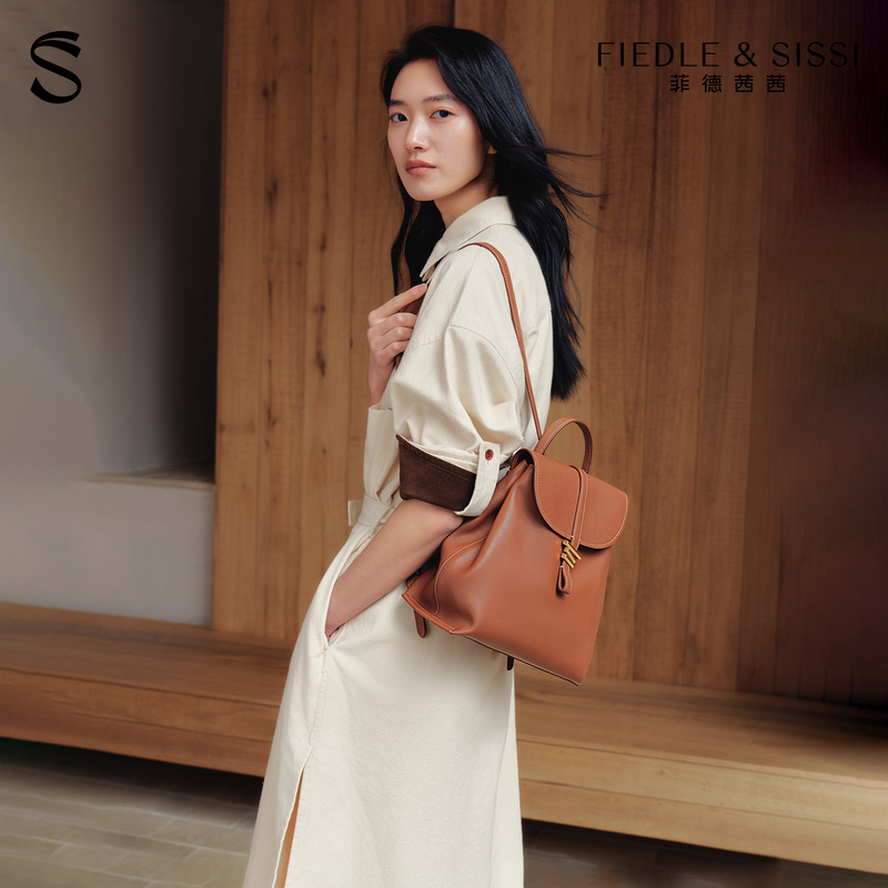 【Xu Ruohan's Style】Fiedlesissi/Fiedle Sissi Wind Chime Backpack, Wood-Dyed Calfskin Travel Bag
