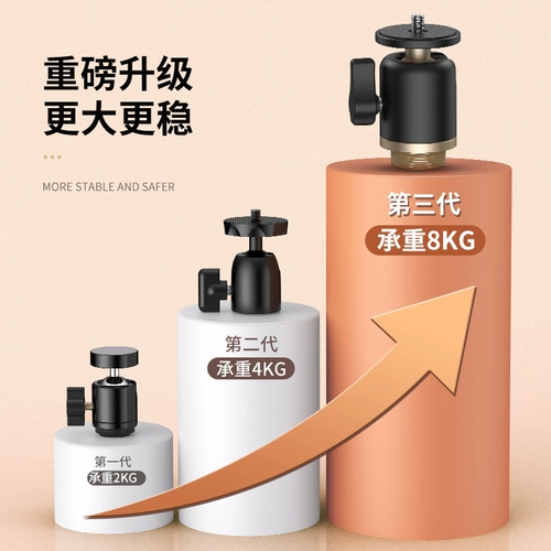 Пешка из прикроватного проекционного инструмента стоит в лотке штатива для бытового проектора, гайке, гайке, универсальным настольным настольным компьютером, стоящим на стене столовых настенных полков в качестве дивана с оболочкой