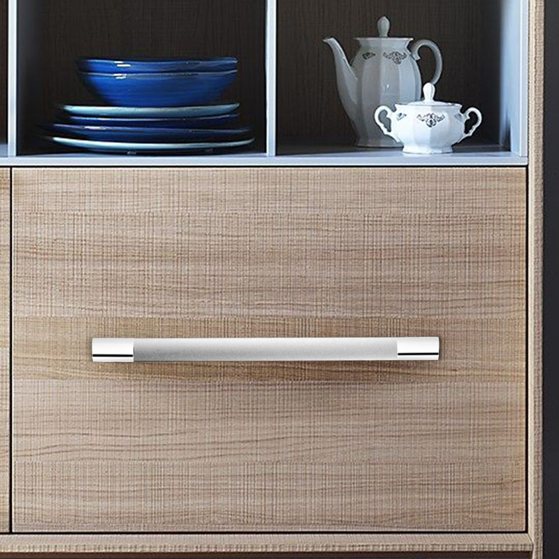 欧式衣柜中的长虹玻璃：古典与现代的完美融合