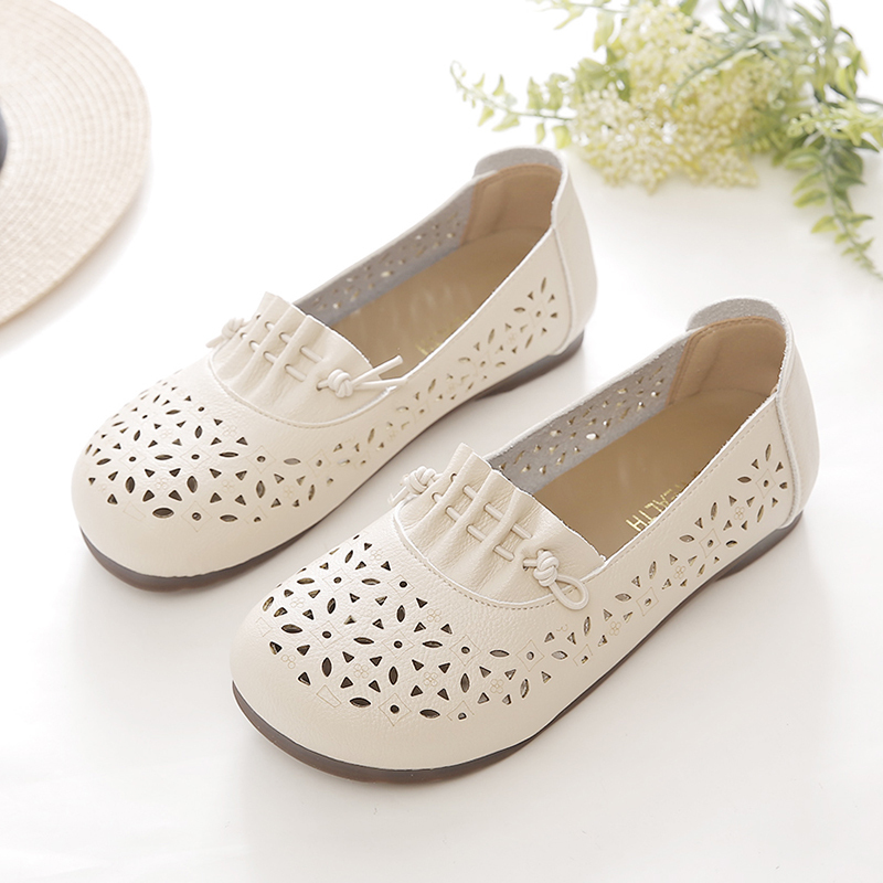 2026 Spring/Summer Hollow Carved Women's Shoes with Soft Soles and Soft Upper, Flat and Comfortable, Not Tiring for the Feet, Suitable for Middle-Aged and Elderly Mothers