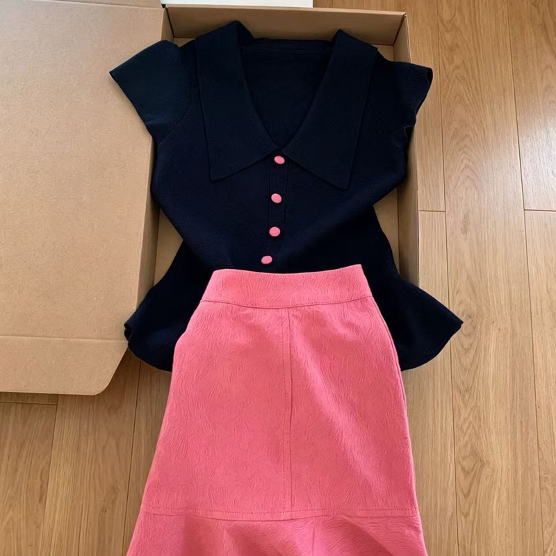 2026 High-Intelligence Style Outfit Set: Korean-Style Lapel Waist-Cinching Short-Sleeve Knit Top and Fishtail Skirt Two-Piece Set 2026 High-Intelligence Style Outfit Set: Korean-Style Lapel Waist-Cinching Short-Sleeve Knit Top and Fishtail Skirt Two-Piece Set