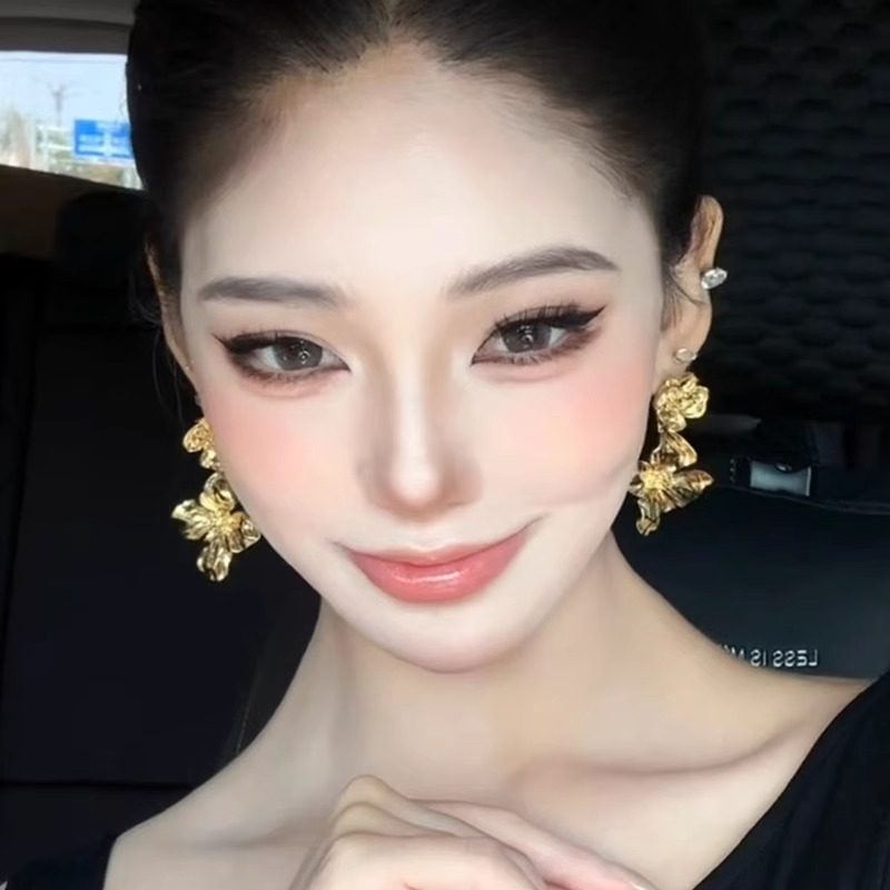 925 Silver Needle Light Luxury Gold Flower Tassel Earrings for Women, Exaggerated Metal High-End Earrings, Versatile and Elegant Ear Accessories