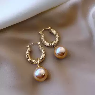 Korean pearl earrings female 2020 new retro metal earring female temperament advanced French ear needle light luxury