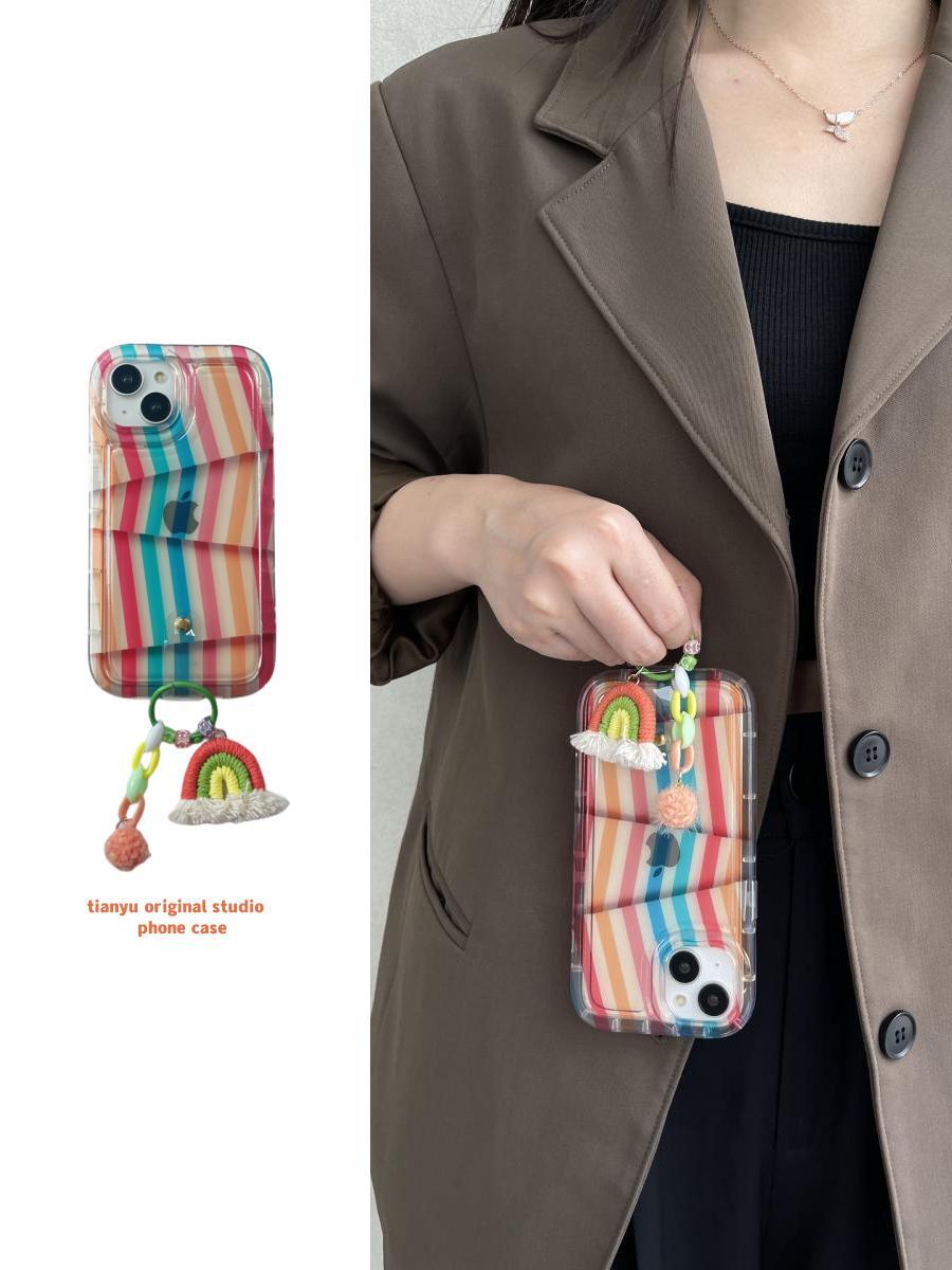 彩虹条纹移动硬件壳大揭秘。苹果13 Pro Max极那潮流配件来啦。