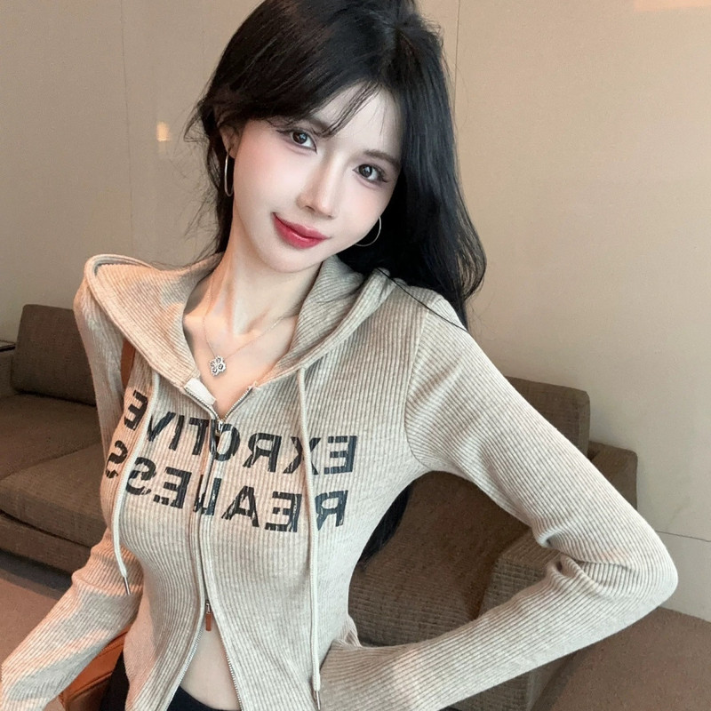 Cool and Stylish Short Top for Women, Autumn and Winter Hooded Knitted Base Shirt with Zipper Cardigan Sweater Jacket Cool and Stylish Short Top for Women, Autumn and Winter Hooded Knitted Base Shirt with Zipper Cardigan Sweater Jacket