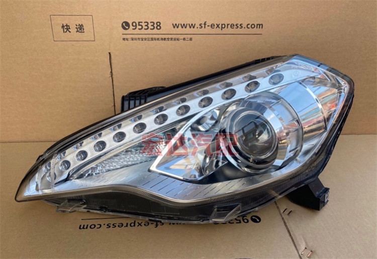 Suitable for Senova D70 headlight assembly halogen xenon front left and right headlights Original dismantling original accessories
