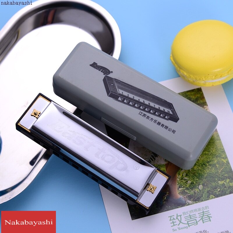 EASTTOP Oriental 0 Concourse Blues Harmonica Beginner Students perform with a harmonica instrument
