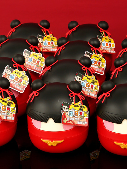 Neujahrsgeschenk für Kinder, Jungen und Mädchen, Nezha, ganze Klasse, Kindergarten, Grundschule, Geburtstag, Umarmung, Snack-Eimer, praktisches Spielzeuggeschenk