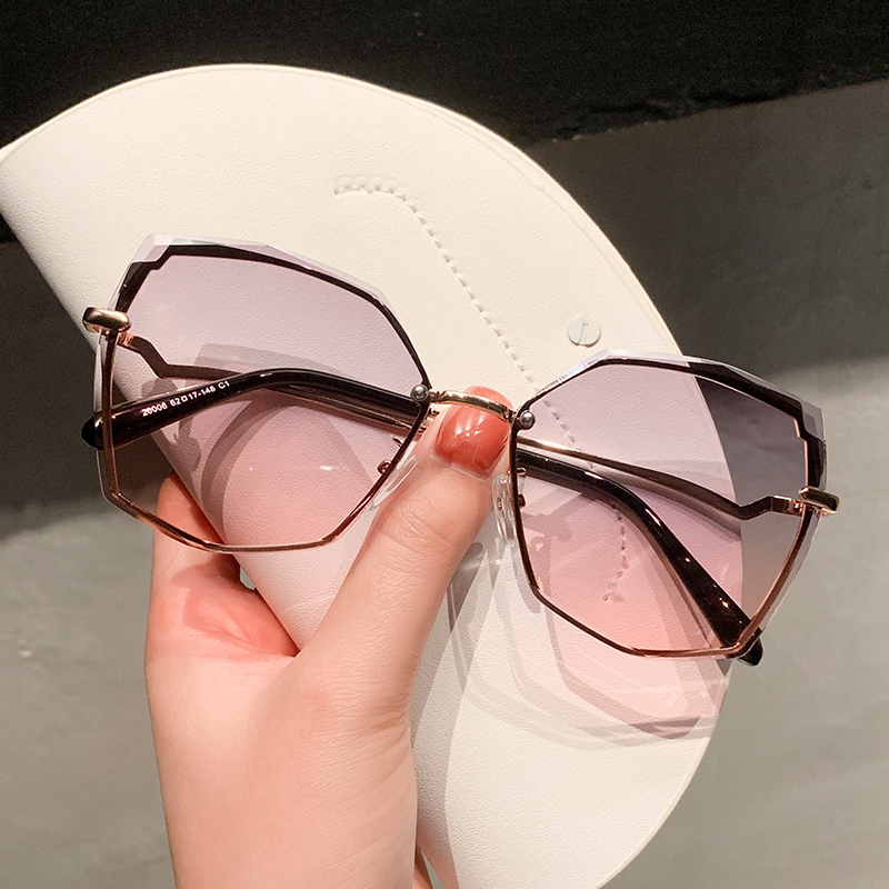 Sunglasses female summer Korean version tide 2021 new anti-UV seaside sunglasses big face slimming glasses high-end sense