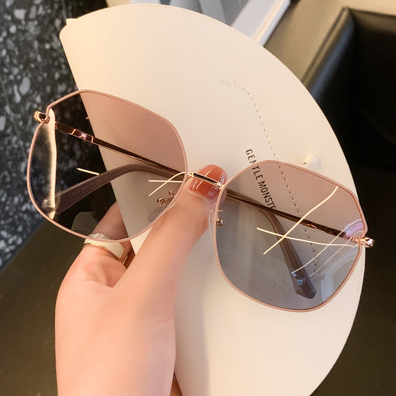 Sunglasses women in advanced sense in 2022 new sunglasses Han tide anti UV high light driving special