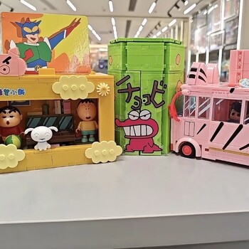 Area-X Fun High-Quality Building Blocks Crayon Shin-Chan Game Set Toy Box Cat Bus Assembly Toy Decoration Gift