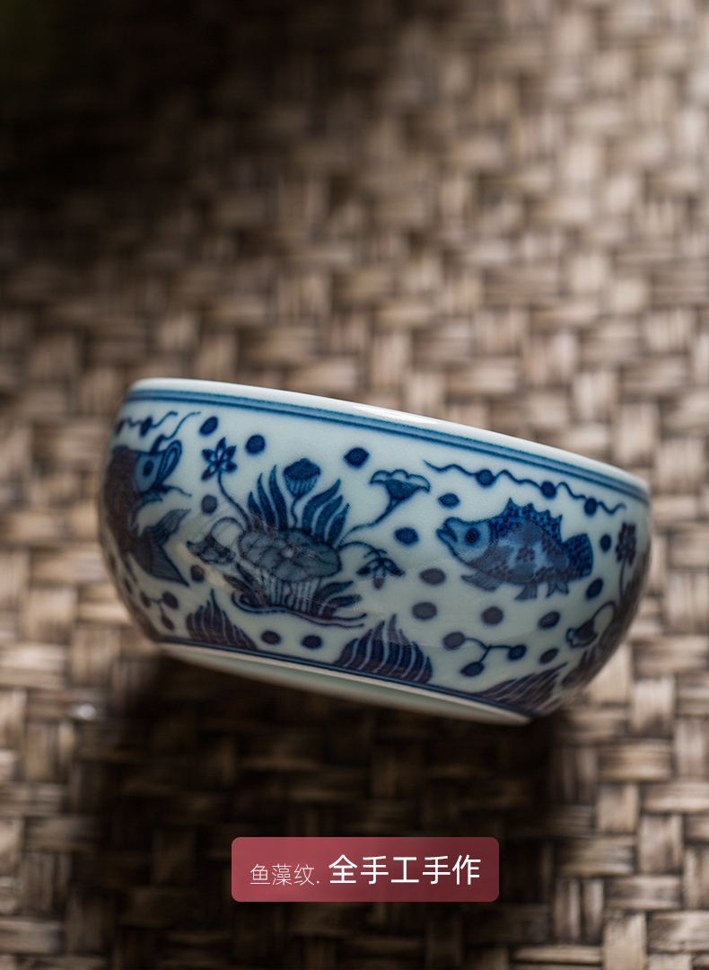 Jingdezhen fish algae grain hand - made of blue and white porcelain cups kung fu tea set a single ceramic masters cup of pure manual single CPU