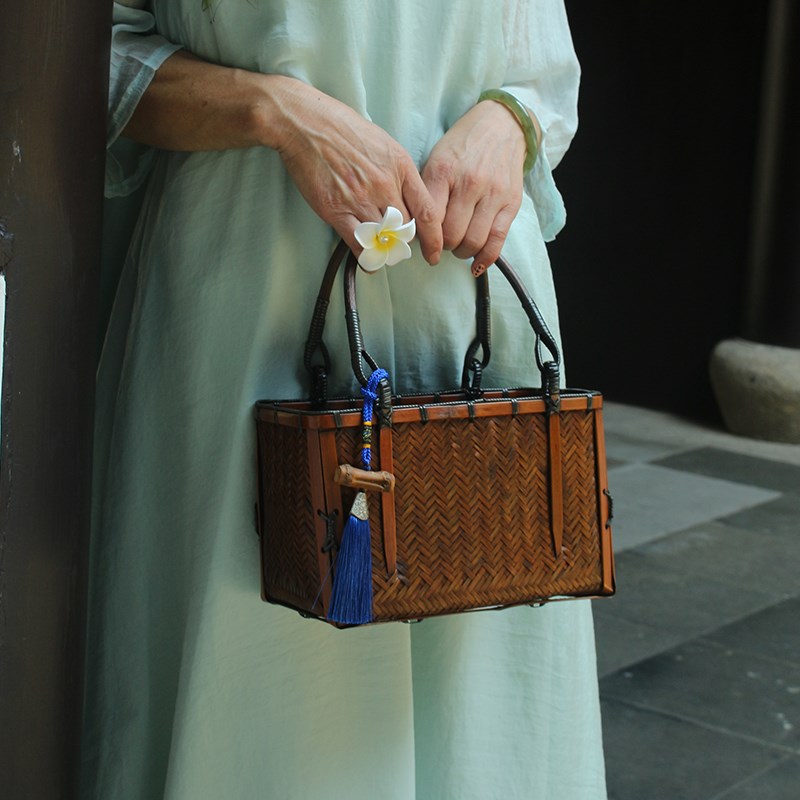 Bamboo woven handbag retro handbag holiday hand basket bamboo woven products bamboo crafts handmade bamboo woven bag