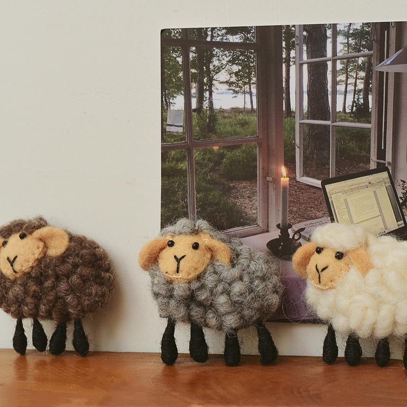 Nepalese Handmade Wool Felt Brooch Cute Little Sheep Pin Couple Cartoon Coat Sweater Decoration Bag Accessory Nepalese Handmade Wool Felt Brooch Cute Little Sheep Pin Couple Cartoon Coat Sweater Decoration Bag Accessory