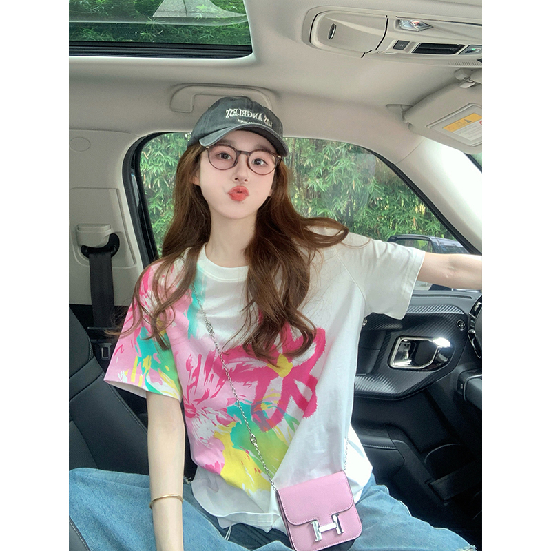 Chanel-Style Short-Sleeve T-Shirt for Women, 2026 New Summer Model, Gradient Graffiti Floral Design, Youthful American Style, Trendy Regular Shoulder Cut