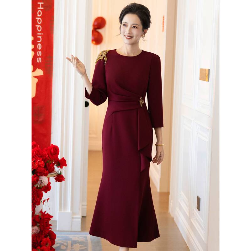 Zhili Xi's Mother's Wedding Banquet Dress, High-End Luxury with a Premium Feel, Gold-Studded Long Dress, New Model for 2026 Zhili Xi's Mother's Wedding Banquet Dress, High-End Luxury with a Premium Feel, Gold-Studded Long Dress, New Model for 2026