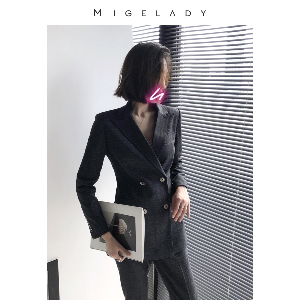 Sense Arch Needle Process for a long-lasting gray coat Costume Clothes