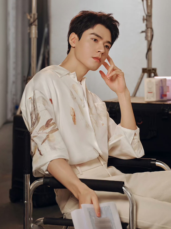 Gong Jun Celebrity Style 2024 Satin Plant-Dyed Lapel Loose Casual Off-White Long-Sleeve Shirt for Men and Women Trendy