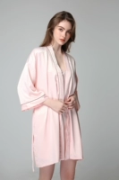 Розовый короткий банный халат