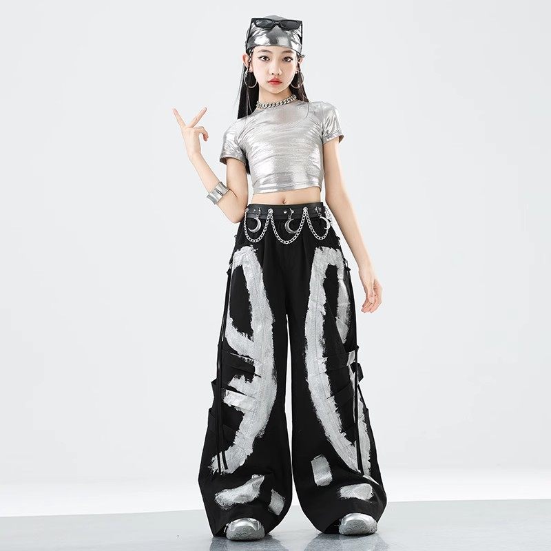 女孩银色爵士舞演出服:闪耀舞台,燃爆全场!女团走秀潮hiphop街舞服装推荐!-民族服装-淘宝好物网