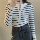 Приятный телу трикотажный свитер, облегающий крой, в западном стиле, в обтяжку, по фигуре