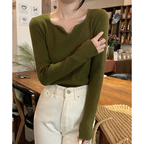 Белый трикотажный лонгслив, демисезонный базовый приятный телу свитер, квадратный вырез, изысканный стиль, облегающий крой