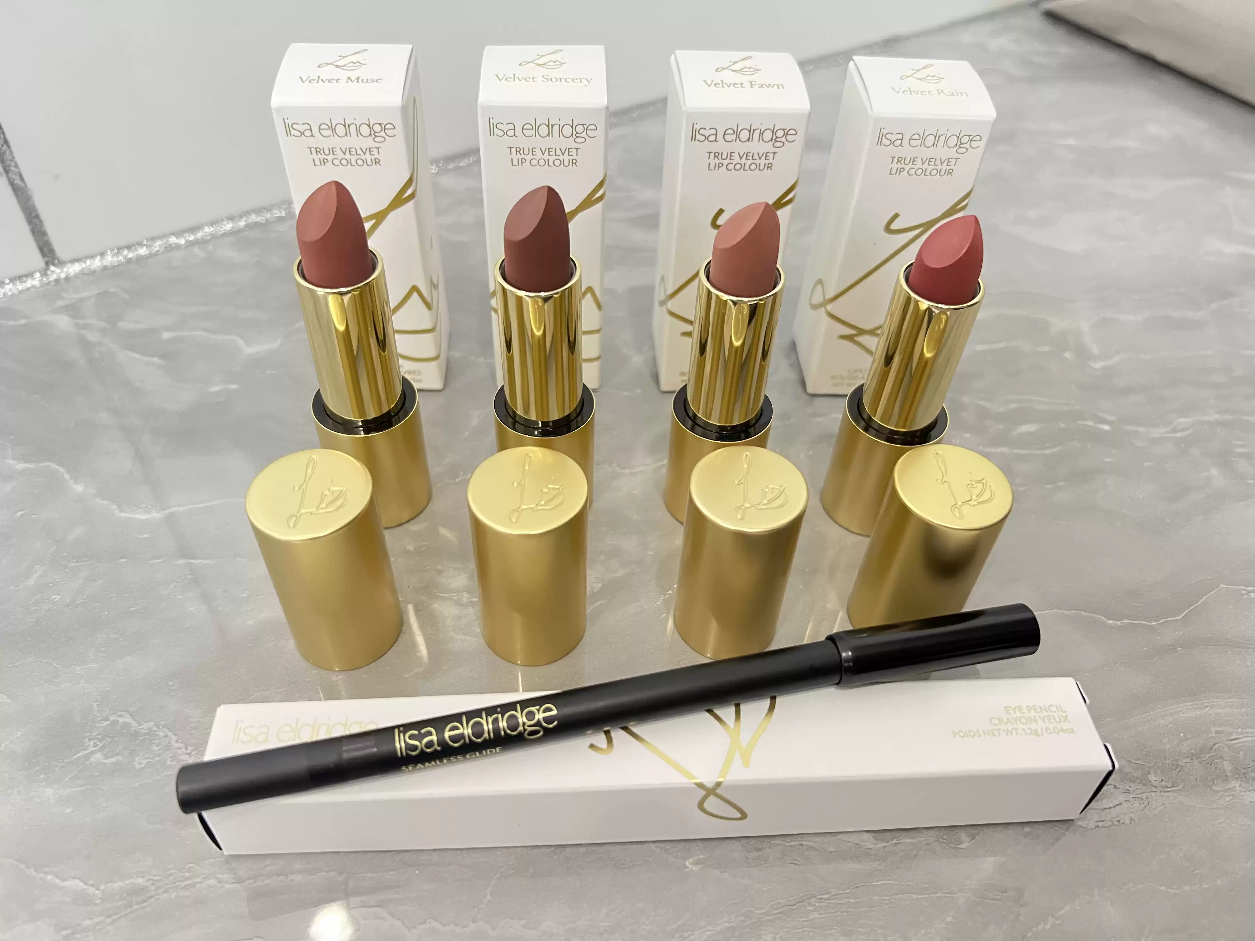 Lisa Eldridge Velvet Matte Son Môi Lâu Trôi Màu Son Dưỡng Môi Dưỡng Ẩm Dưỡng Ẩm Tự Nhiên Chăm Sóc Môi