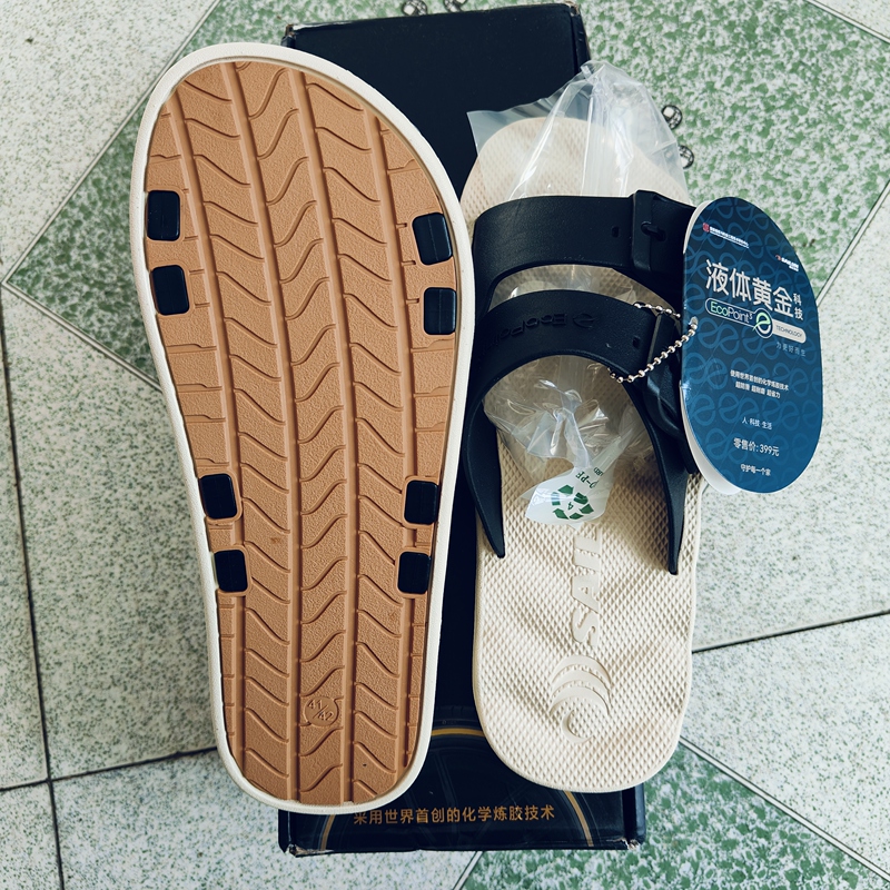 Liquid Gold Outdoor Slippers, Unisex Model. Ps: the Size of the Slippers Should Be 1-2 Sizes Larger Than the Size of Your Sneakers