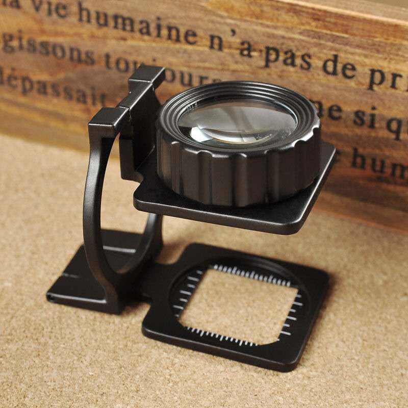 Looking at the cloth mirror 20 times the full metal latitude and longitude density, the cloth mirror to see the pigeon eye screen printing scale three-fold magnifying glass