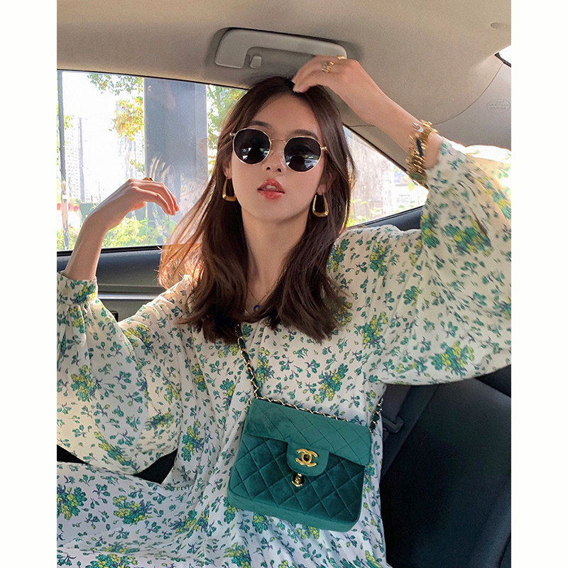 2021 Early autumn new women's clothing tea hysteria High catch-up Gentle Temperament V leader Crushed Flowers Snowspun Foreign Dress children