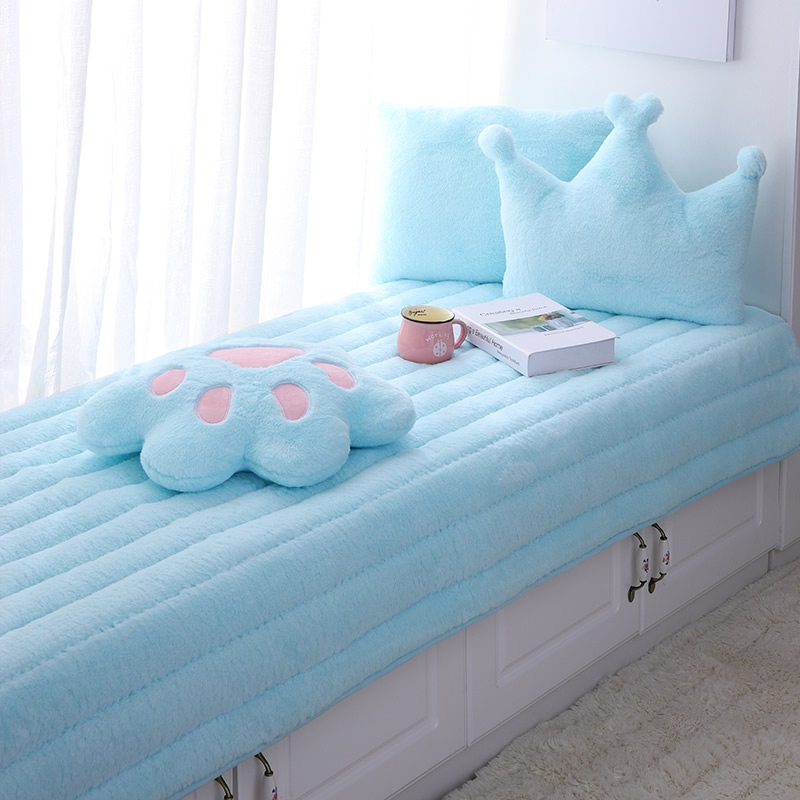 Floating window pad pad pad light luxury style simple modern four seasons General network red bedroom decorated plush blanket custom