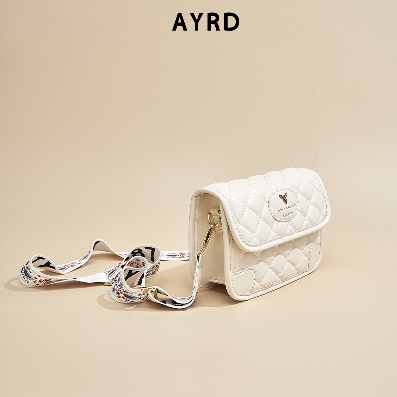 Shanghai Withdrawal Cabinet Qingkura Outlet Otterles Flagship Store Slanted Satchel 100 Hitchinger Single Shoulder Small Square Bag