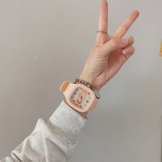 Модные и стильные часы для учащихся средних и старших классов, квадратный дизайн для мужчин и женщин, парные модели, нишевый дизайн, популярные в интернете, в лесном стиле, с единорогом.