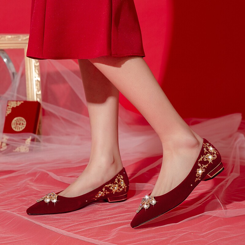 Wedding shoes high-end red one shoe wear flat bottom thick heel new low heel high toast comfortable embroidered bride festive