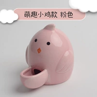 Розовый кормление цыплят