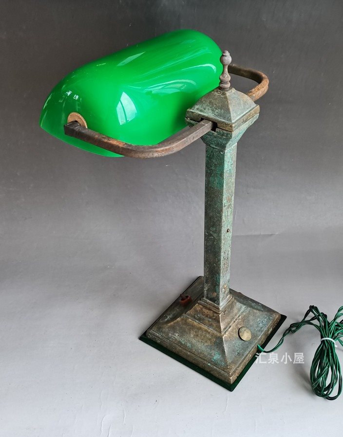 Hao Mingxuan Antiques Bank Lamps of the Period The Antique Bank Lamp is treated as an electric lamp old Upper house pure copper green glass cover table lamp