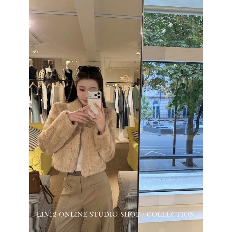 Lin12 - Light Luxury Atmosphere, Lapel Soft Faux Fur Integrated Short Loose Fur Coat, Eco-Friendly Fur Jacket Lin12 - Light Luxury Atmosphere, Lapel Soft Faux Fur Integrated Short Loose Fur Coat, Eco-Friendly Fur Jacket