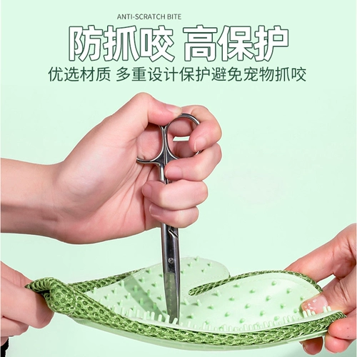 撸 Кошачьи перчатки расчесывали волосы кошек, чтобы плавать и схватить