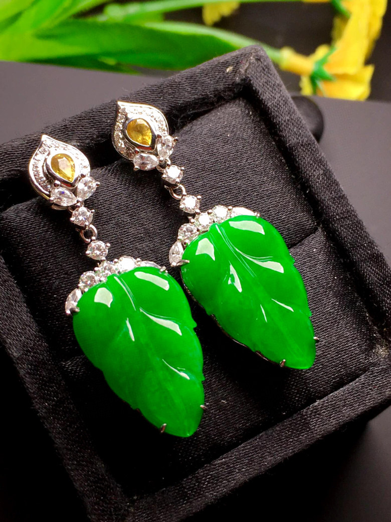 Burmese natural a-cargo jade pendant ice species sun green full-color jade pendant tree leaves Buddha Avalokitesvara pendant 18k gold inlaid