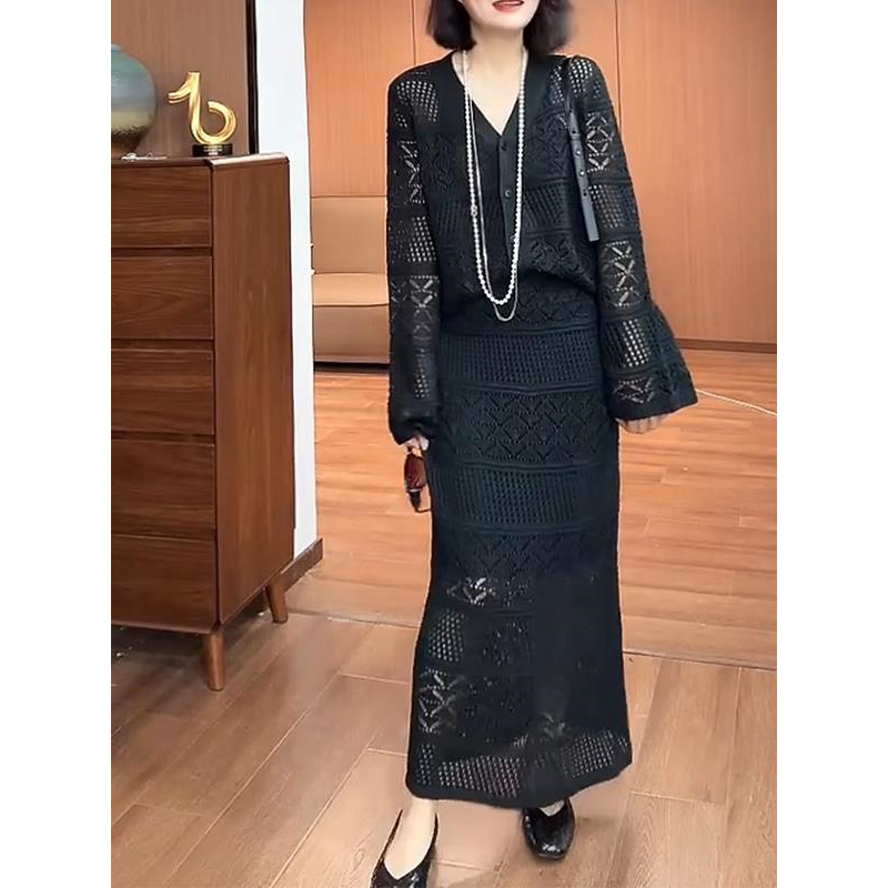 2026 Plus-Size Women's Clothing, Loose-Fitting, Unique, Non-Repetitive Black Knitted Long-Sleeve Top and Skirt Set for Spring
