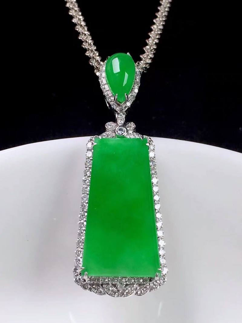 Natural A goods old pit ice species Zhengyang green emperor green jade safe and sound brand plain jade brand pendant pendant female