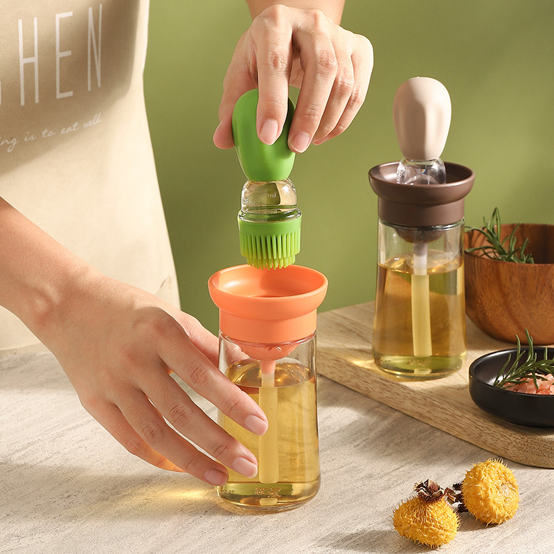Oil brushed with bottle one-piece dust oil brushed bottle kitchen silica gel high temperature resistant food supplies grade knead oil storage metering