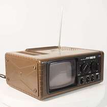 (Chang) 1976 Antiques The old Panasonic National portable small miniature black and white TV set available pendulum