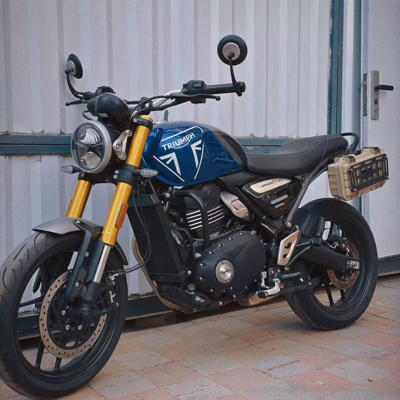 Купить: Triumph speed400 SCRAMBLER400X модифицированные аксессуары боковая сумка кронштейн крепление тактическая панель ящик инструментов