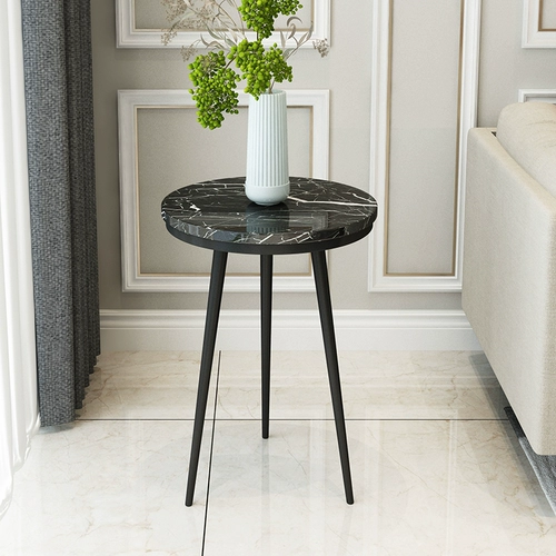 Nordic Rock Board, несколько кофейных столиков, простой современный диван, маленький круглый столик, угол гостиной, несколько больших каменных каменных световых столов роскошные прикроватные столы