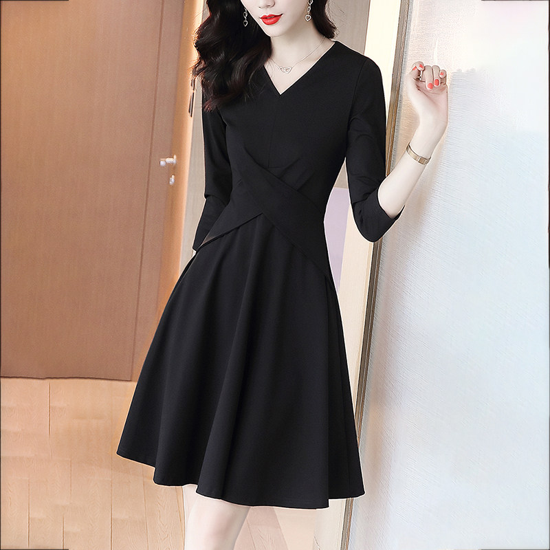 Chroniche's fall Lions dress dress 2023 New closets Giant Slimmer black Herbene Wind Long sleeves Little Black Dress-Taobao