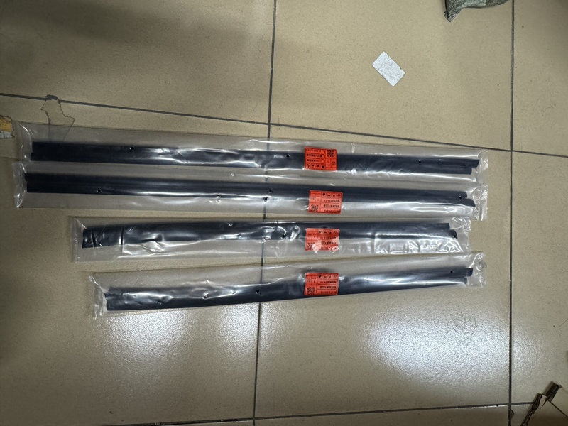 Suitable for 05-15 Hilux Hilux Door Glass Inner Pressure Strip and Door Inner Sealing Strip