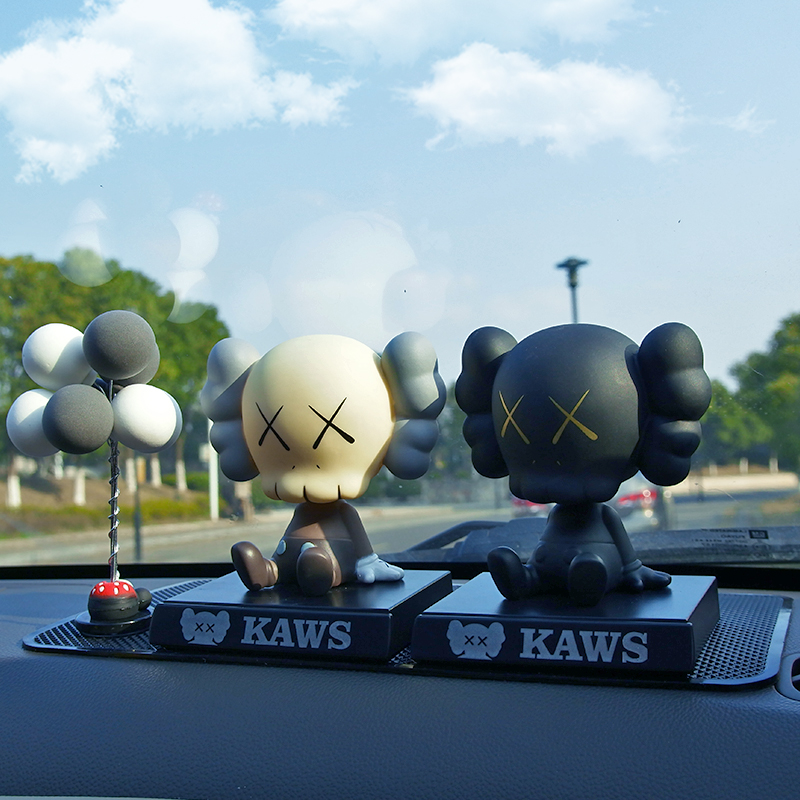 Car ornaments KAWS Kaws net red tide doll cute shaking head personality creative car interior decoration supplies