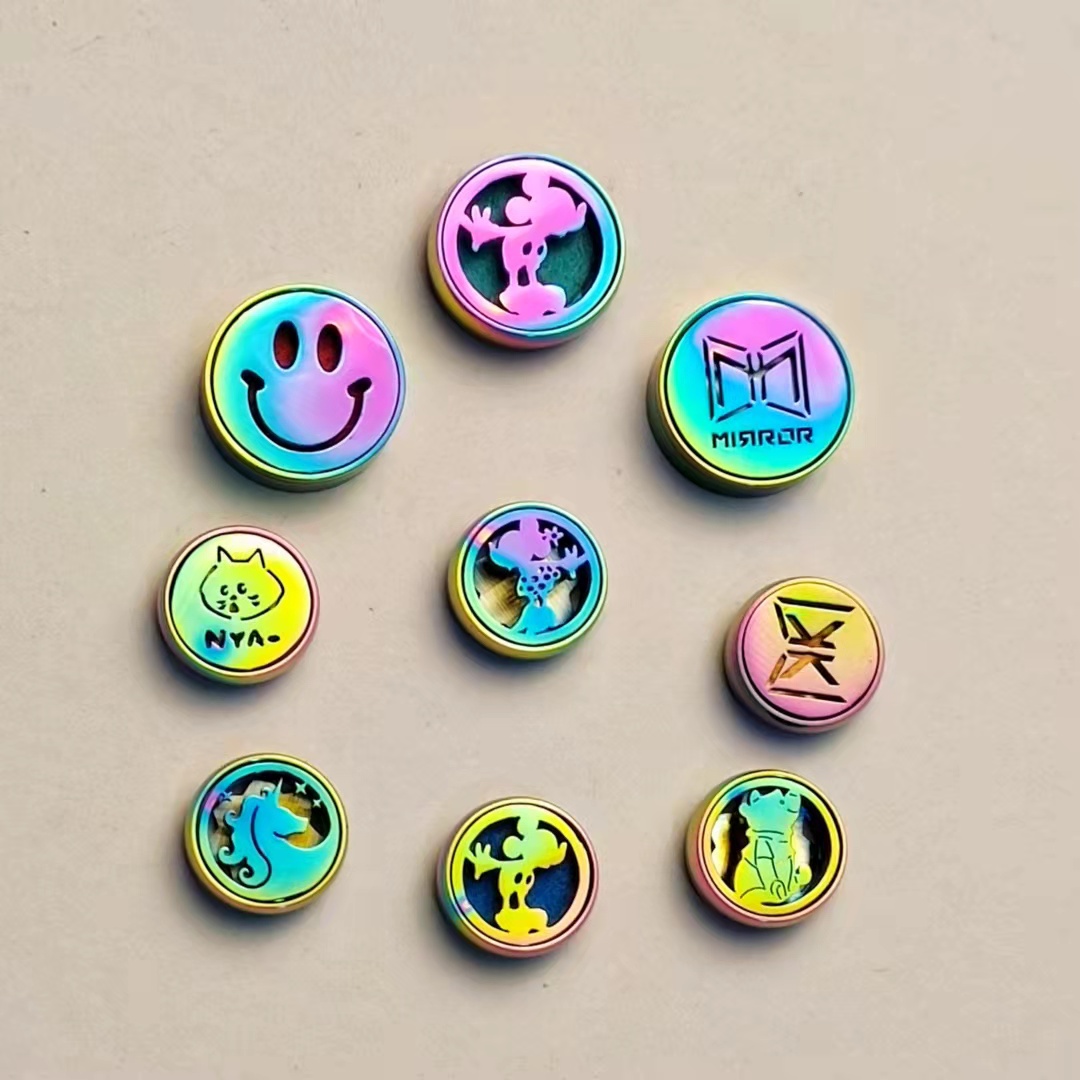 The aromatherapy buckle of the mask belt is colorful and colorful magnet force absorbs perfume essential oil buckle expands fragrance clip cartoon can be customized